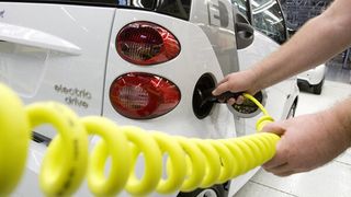 Autofahrer können den neuen 80-kW-E-Motor von Bosch schon jetzt im smart fortwo electric drive (Bild) und dem Fiat 500e erleben (Bild: Daimler)