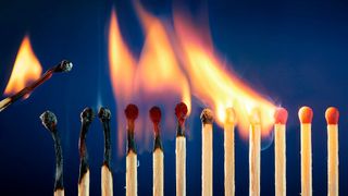 Wird nur an einer Stelle gezündelt, kann die ganze Kette in Brand geraten – mit fatalen Folgen für die heute weltweiten Lieferantennetzwerke und -beziehungen. (© Romolo Tavani - stock.adobe.com)