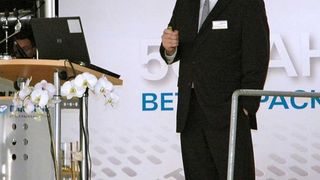 Multivac-Geschäftsführer Hans-Joachim Boekstegers skizzierte beim 50-jährigen Jubiläum die beeindruckende Entwicklung des Allgäuer Verpackungsmaschinen-Herstellers. Bild: Multivac (Archiv: Vogel Business Media)