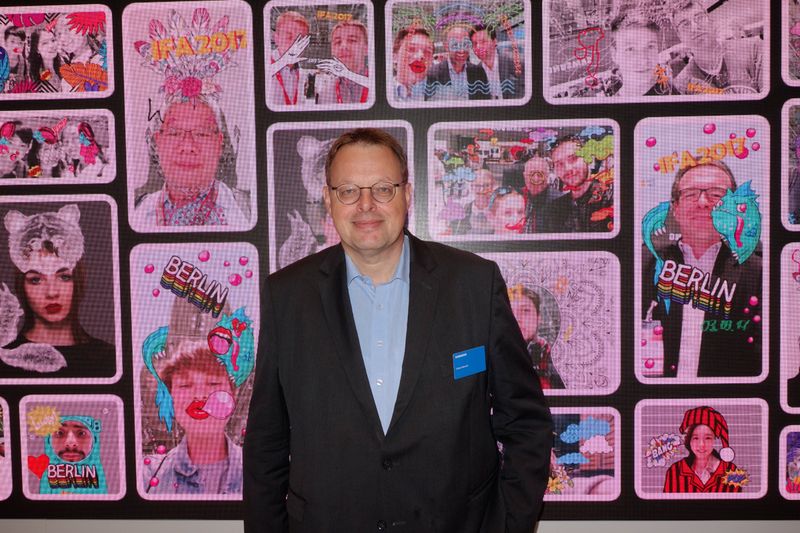 Die Bilder werden bestimmt mit einem Samsung Farbdrucker ausgedruckt, oder war es ein HP Drucker Fabian Maiwald, Samsung? (Bild: IT-BUSINESS)