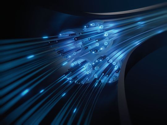 Power over Ethernet: LED-Leuchten, die über PoE mit Energie versorgt werden, lassen sich außerdem mit Sensoren, drahtlosen Kommunikationsmodulen und eingebauten Prozessoren zu intelligenten Hubs aufrüsten. Damit sind sie Bestandteil des Internet of Things. Power over Ethernet: LED-Leuchten, die über PoE mit Energie versorgt werden, lassen sich außerdem mit Sensoren, drahtlosen Kommunikationsmodulen und eingebauten Prozessoren zu intelligenten Hubs aufrüsten. Damit sind sie Bestandteil des Internet of Things.