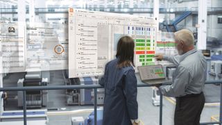 Das APS‑System Ganttplan ergänzt PPS‑Funktionen um kapazitätsgeprüfte Planungs-, Monitoring‑ und Transparenzfunktionen und visualisiert Auftragsplanung, Ressourcen‑Ampeln sowie Kennzahlen direkt in der Produktionsumgebung. (Bild: 792699099_Gorodenkoff@AdobeStock/Bildkomposition Dualis)