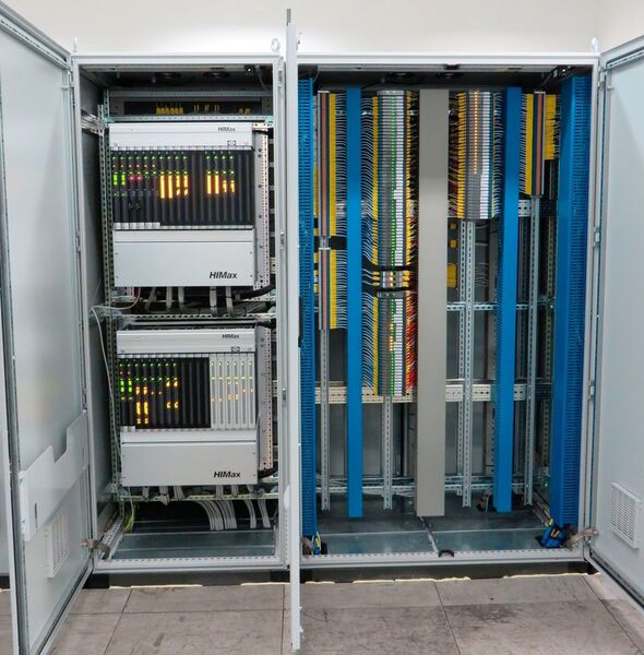 Himax-Sicherheitssysteme im PES-Schrank der Aspropyrgos Raffinerie in Athen. (Bild: Hima)