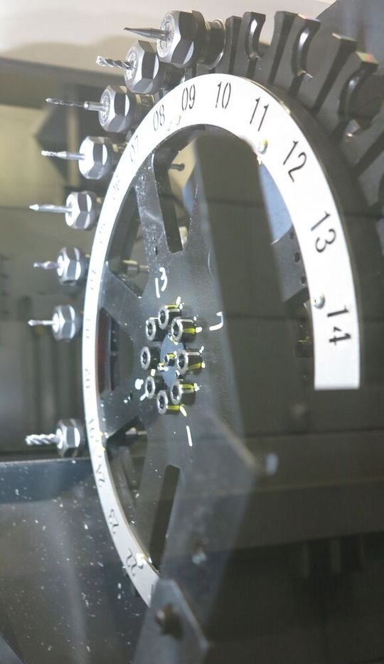 Das ist der automatische Werkzeugwechsler ATC von Citizen Machinery Europe aus Esslingen. Dieser war bisher nur in den Langdrehautomaten zu finden. Nun dürfen sich alle freuen, die den auch gerne in Kurzdrehern des Typs Miyano hätten ...(Bild:  Citizen Machinery Europe)