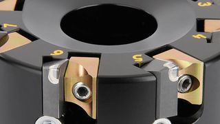 Die PKD-Planfräser der KBDM-Baureihe sind in Standardgrößen von 63 bis 200 mm ab Lager verfügbar. Auf Anforderung können Werkzeuge bis 550 mm Durchmesser gefertigt werden. (Kennametal)