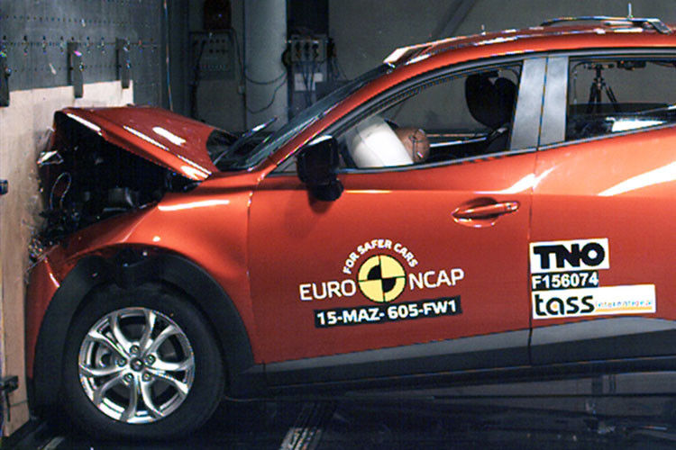 Aufgrund leichter Schwächen in der Assistenten-Kategorie mussten sich der Mazda CX3... (Foto: Euro-NCAP)