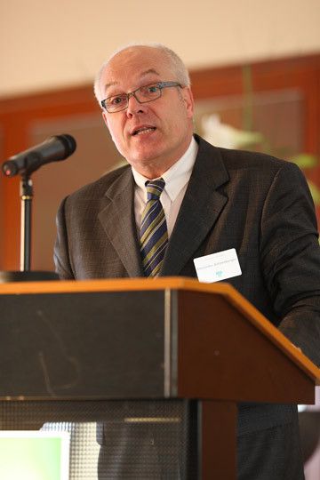 Bei aller Tradition kommt es im Hier und Jetzt auf die Lieferanten an: Geschäftsführer Alexander Götzenberger ehrte 15 langjährige Geschäftspartner.  (Archiv: Vogel Business Media)