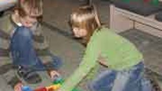 Das Autohaus Mothor in Brandenburg ist besonders familienfreundlich. Dazu gehört eine Spielecke Kinder in der Ausstellungshalle.  (Foto: Minack)