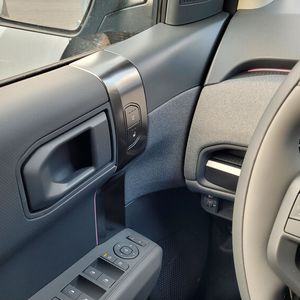 2. Der Innenraum: Hier fühlt man sich echt wohl. Natürlich ist viel Kunststoff verbaut. Aber der sieht gut aus und wird von matten Chromelementen und Stoff ergänzt. (Bild:  Wehner - VCG)