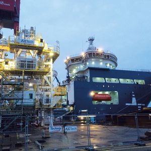 Die North Sea Giant verfügt über mehrere Kransysteme mit einer Gesamtkapazität von fast 1000 t. Als größtes und fortschrittlichstes Schiff wurde sie für extreme Einsätze in der Nordsee gebaut.