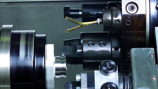 Beim Bearbeiten von 50 Lagerringen konnte durch die Prozesskombination Hartdrehen/Honen die Fertigungszeit im Vergleich zum herkömmlichen Ablauf um 83% gesenkt werden; die Werkzeugkosten reduzierten sich um 80%. Bild: IPT (Archiv: Vogel Business Media)