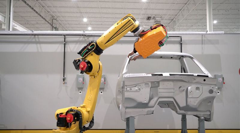Die Industrieroboter von Fanuc sollen in alle Produktionslinien des Automobilherstellers Volvo Cars integriert werden.(Bild:  Fanuc)