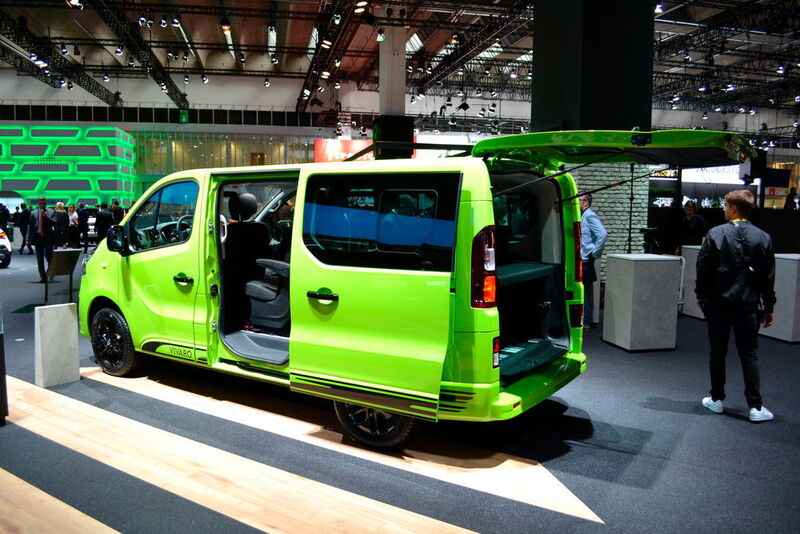 Vom Vivaro zeigt Opel die neuen Varianten Tourer und Combi+. (Seyerlein/»kfz-betrieb«)