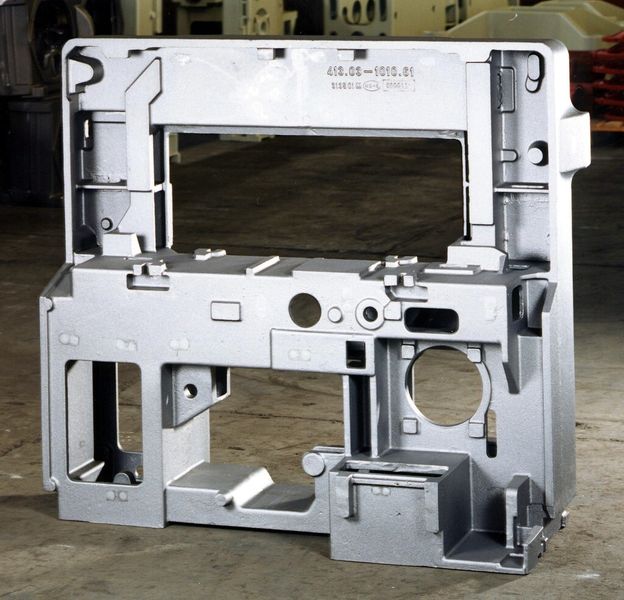 Maschinenkörper, Abmessungen 1820 mm x 1620 mm x 720 mm, Stückgewicht 580 kg, Werkstoff: EN-GJL-200 nach DIN EN 1561. (Bild: Meuselwitz-Guss)