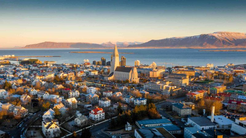 Nutzt heute für die Versorgung mit Strom, Wärme und Wasser ein intelligentes Netz mit NB-IoT-Infrastruktur: Reykjavík. (Bild:  Einar Reynis)