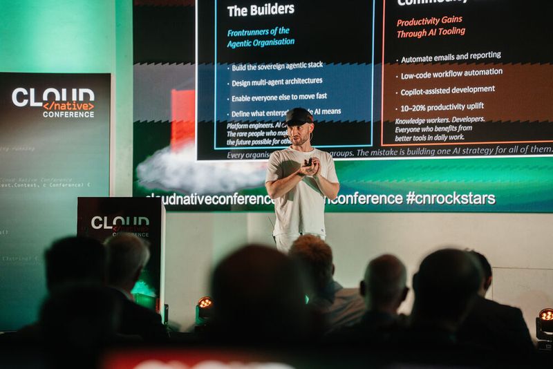 Sebastian Kister (Volkswagen Group) über die AI-Native-Cloud-Entwicklung: Wie können Menschen, KI und Souveränität in einer dynamischen Welt erfolgreich koordiniert werden? (Bild: Vogel IT-Medien GmbH)