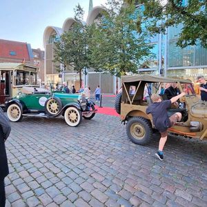 Das rollende Museum bot nicht nur Alt, sondern vor allem auch Jung die Gelegenheit, in Kontakt mit dem rollenden historischen Kulturgut zu kommen.(Bild:  OCC)