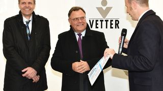 Feierlicher Spatenstich bei Vetter: Baubeginn für ein neues Produktionsgebäude am Standort Ravensburg. (Bild: Vetter)