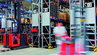 Beim Erwerb und Einsatz von elektrisch betriebenen Flurförderzeugen achten viele Unternehmen noch zu wenig auf den Energieeffizienz-Faktor Batterieladung. (Archiv: Vogel Business Media)