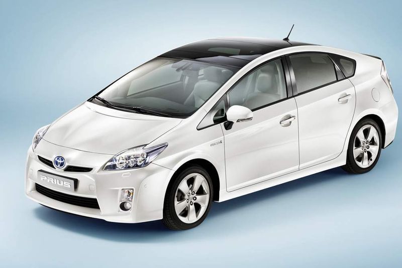 Doch Modelle mit Hybridantrieb gibt es ebenfalls heute schon zu kaufen. Prominentestes Beispiel ist der Prius dessen dritte Generation Toyota gerade in Genf vorgestellt hat. (Archiv: Vogel Business Media)
