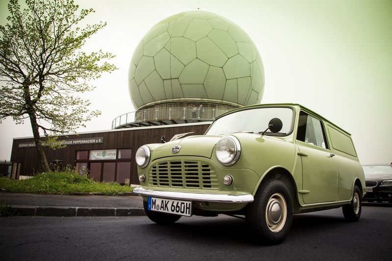 Ein Lieferwagen für ein paar Tausend Pfund, von der Steuer befreit, weil offiziell als „commercial car“ deklariert. Spartanischer geht es kaum, als Lieferwagen ist der Morris Mini Van ein Erlebnis . (BMW)