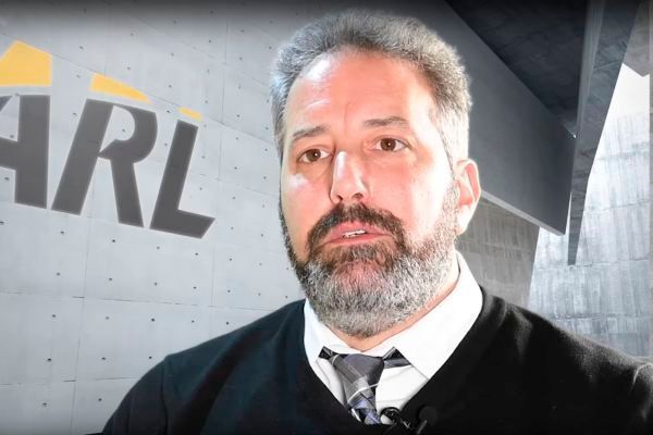 Elias Rigas, Abteilungsleiter Fahrzeugtechnik im ARL: „Mit 3D-Druck, künstlicher Intelligenz, maschinellem Lernen und unbemannten Systemtechnologien werden wir künftig Soldaten und Marines entscheidende Vorteile bei ihrem Einsatz bieten können.“ (David McNally, army.mil)