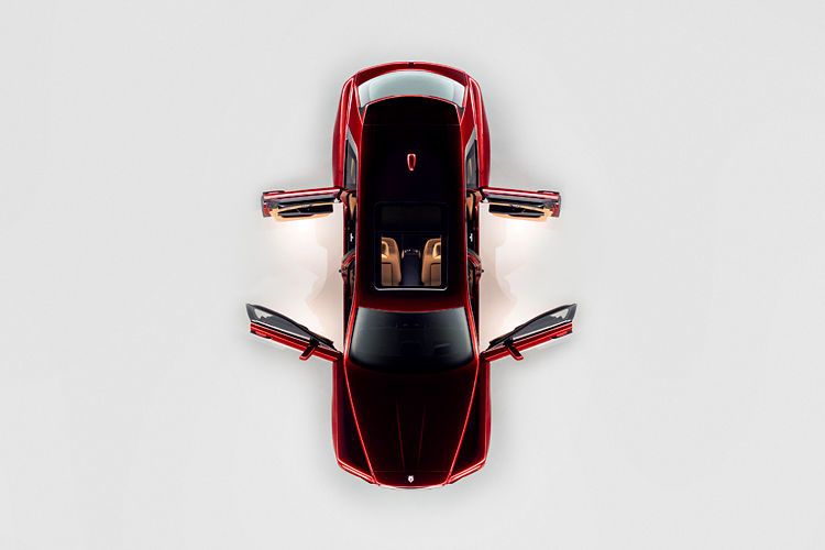 Der Cullinan ist etwa fünf Meter lang und hat wie jeder Rolls-Royce gegenläufig angeschlagene Türen. (Rolls-Royce)