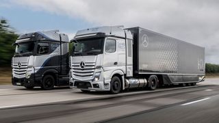 Daimler Truck hat erste Erprobungsfahrzeuge mit Brennstoffzelle auf die Reise geschickt.  (Bild: Daimler Truck)