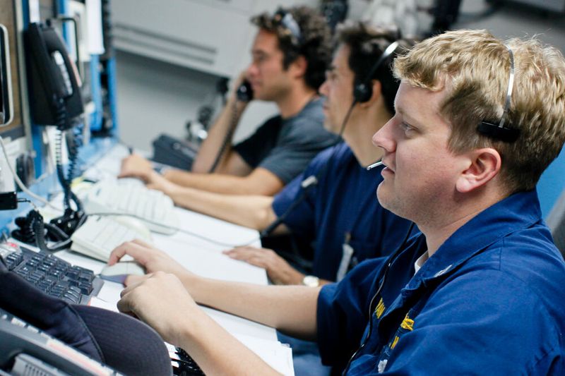 Überraschender 1. Platz. Diesen belegen mit durchschnittlich 5.143 EUR die Elektronik- und Fernmeldeingenieure. Sie übernehmen  im Betrieb die Planung der nachrichten- und sicherheitstechnischen Anlagen bei Neu- und Umbauten sowie bei Modernisierungen. (Bild: Wikimedia Commons)