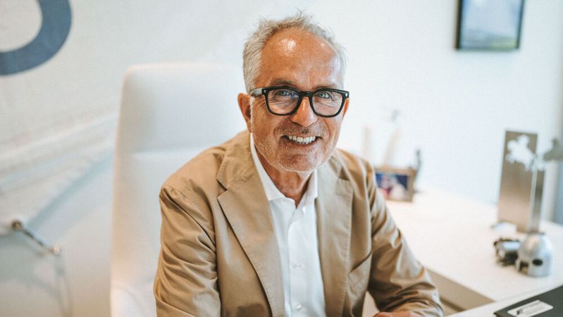 Der geschäftsführende Gesellschafter von Weller, Burkhard Weller, beteiligt seine Mitarbeiter finanziell am Gewinn und schüttet zudem eine Loyalitätsprämie aus.(Bild:  Weller)