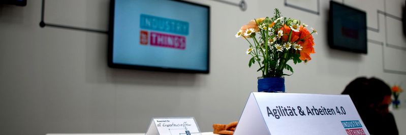 Im Rahmen des Expertentreffens von Industry of Things diskutierten Autoren und Experten in verschiedenen Themencamps u.a. zu den Themen Agilität & Arbeit 4.0, Digitale Geschäftsmodelle, Künstliche Intelligenz, Big Data oder Cybersecurity.(Bild:  VBM/Waschbusch)