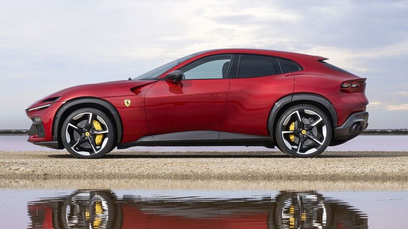 Das Fahrzeug ist 4,74 Meter lang und bringt 2.170 Kilogramm auf die Waage. (Bild: Ferrari)