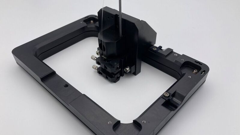 Der neu entwickelte Tilt Frame hilft, die Präzision des Druckergebnisses insbesondere von großflächigen Strukturen zu maximieren.