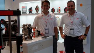 Die Pumpenspezialisten von Aro hatten auf der Achema gut lachen... (PROCESS)