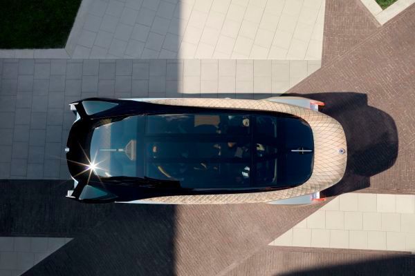 Ist das Fahrzeug außerorts unterwegs, fahren zusätzlich zwei kleine Luftleitelemente hinter den Radhäusern am Heck aus, um die Aerodynamik zu verbessern.  (Renault)
