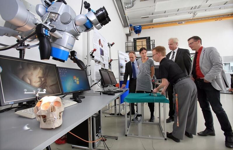 Auf der Abschlusspräsentation des Forschungsprojekts ViERforES II wurden auch neue virtuelle Technologien für die Medizintechnik präsentiert. (Bild: Fraunhofer IFF)