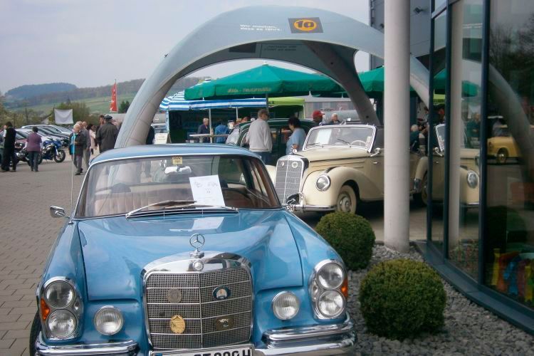 Alexander Schmid unterstützt den regionalen Oldtimer-Club.                       (Schmid)