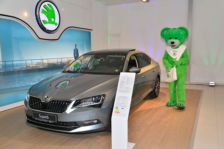 Ein Hingucker für die Gäste der Neueröffnung war die neue Generation des Skoda Superb. (Foto: Auto Wichert/Martin Brinckmann)