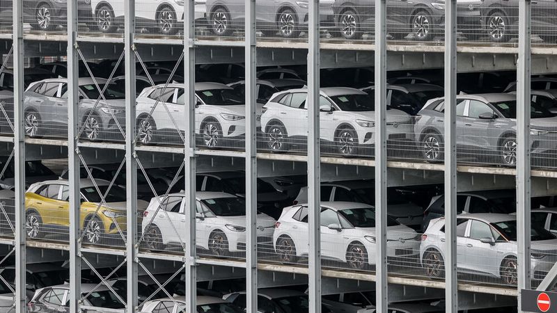 VW wird sich vielleicht bald um sehr viel mehr Parkraum für seine IDs kümmern müssen.(Bild:  picture alliance/dpa/dpa-Zentralbild | Jan Woitas)
