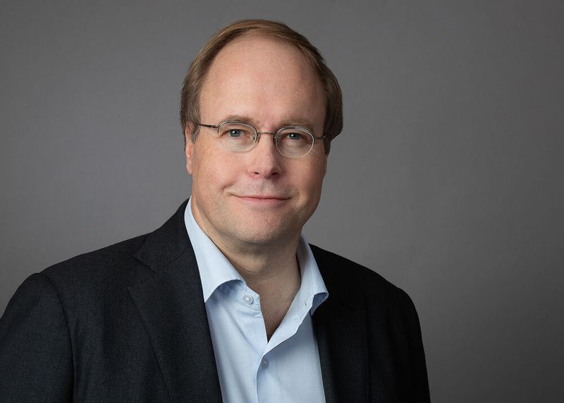 Harro Beusker ist CEO und Mitbegründer von Nlighten. 