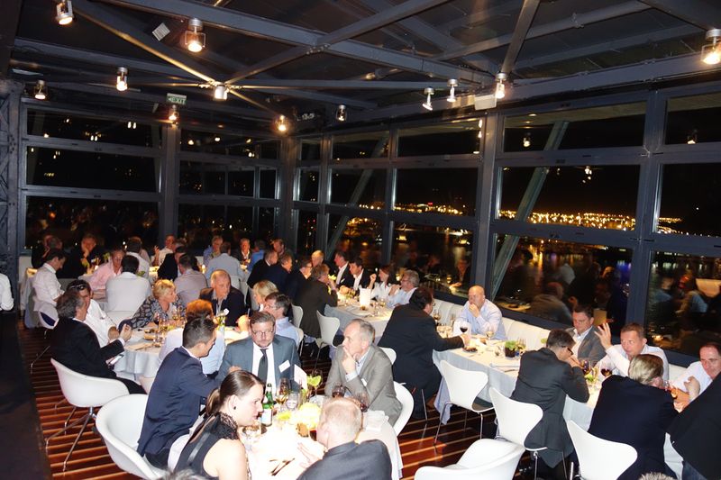 Das ALSO Team mit seinen internationalen Kollegen und Partnern. (Bild: IT-BUSINESS)