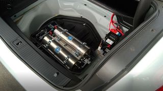 Die Untersuchungen belegen, dass BlueFi ohne größeren Zusatzaufwand rund 95 Prozent des NOx aus den Abgasen des Dieselfahrzeugs mit Euro 5 effektiv entfernt. (Faurecia)