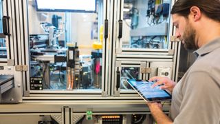 Das Bosch-Werk Feuerbach demonstriert exemplarisch, wie KI-Lösungen und 
intelligente Industrietechnik von Bosch auch in bestehenden Werken 
erfolgreich integriert werden können. Damit macht Bosch Spitzentechnologie für die gesamte Industrie zugänglich und nutzbar – ein 
entscheidender Hebel für die Wettbewerbsfähigkeit der Industrie. (Bild: Bosch)