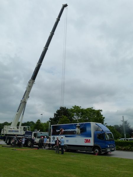 Der 10 Tonnen LKW setzt sich in Bewegung. (Bild: Juliana Pfeiffer)