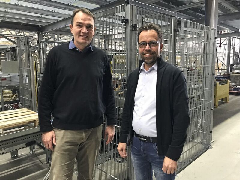 Josef Apfelbeck, Leuze Electronic (links), und Stephan Schmid, Witron, verbindet eine langjährige
Zusammenarbeit. (Leuze)