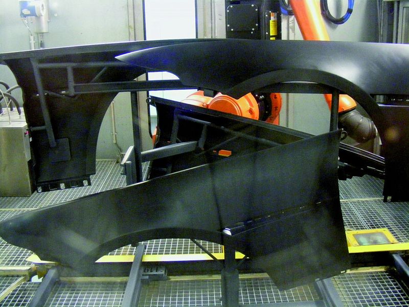 Bild 3: Kotflügel für Automobile. Seit der Umstellung von Nass- auf Trockenreinigung müssen bei der Konstruktion nicht mehr schöpfende Konturen vermieden werden. Das erhöht die Designfreiheit. Bild: ACP (Archiv: Vogel Business Media)