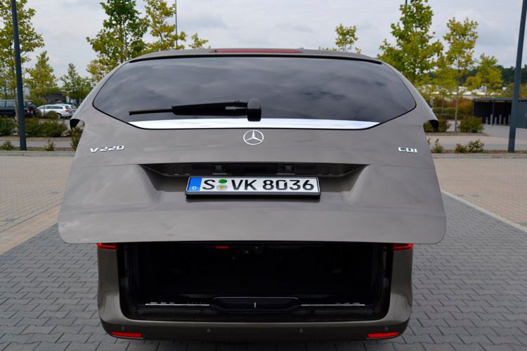 …zum anderen schließt und…  (Foto: Michel)