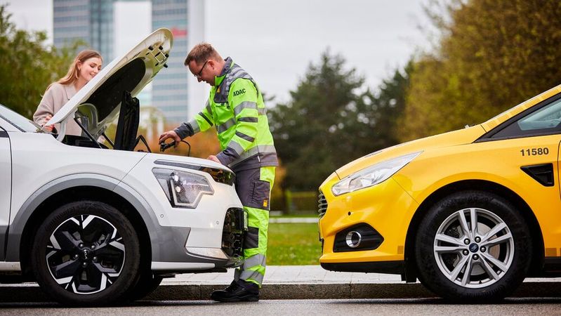 Zu Pannen mit Elektroautos muss der ADAC seltener ausrücken.(Bild:  ADAC/Wilfried Wulff)