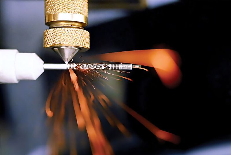 Rohrlaserbearbeitung in der Praxis: Systeme wie die Laserturn280 kommen bei der Herstellung zylindrischer Medizinprodukte zum Einsatz - darunter koronare und neurovaskuläre Stents, Hypotubes und Instrumente für minimalinvasive Eingriffe. (Bild: Aerotech)