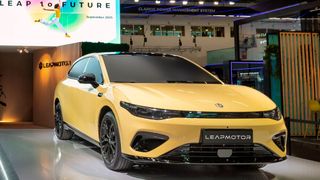 Der Leapmotor B05 tritt unter anderem gegen VW ID 3 an (Bild: Leapmotor)